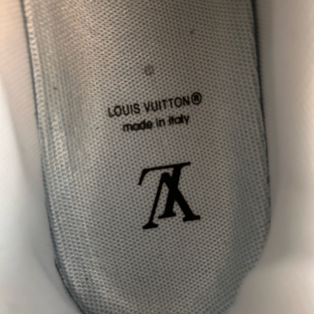 Louis Vuitton Black and White Sneakers Sleek Modern Design - Picture 4 of 5